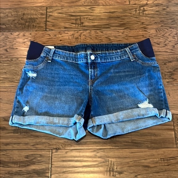 GAP Maternity Cuffed Shorts Size 33 / 16 R - Picture 1 of 16